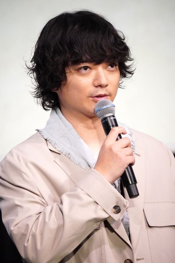 主人公の医師、漆原を演じた染谷将太