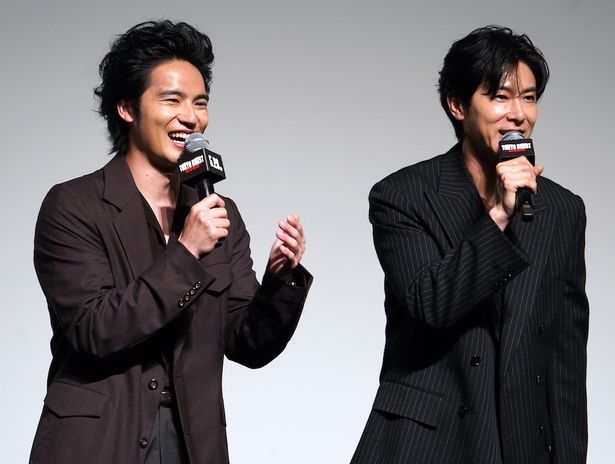 撮影を振り返り笑が止まらない