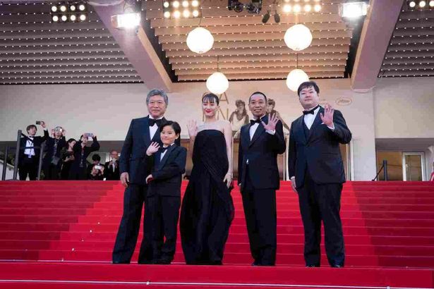 公式上映の会場へ移動