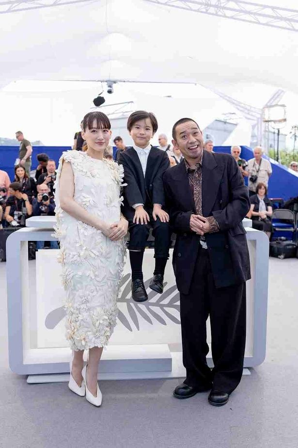 劇中で親子役を演じた3人