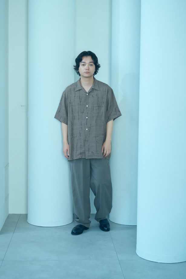 試写会で作品を観た観客からの、漆原に対する賛否に苦笑いを浮かべる一幕も