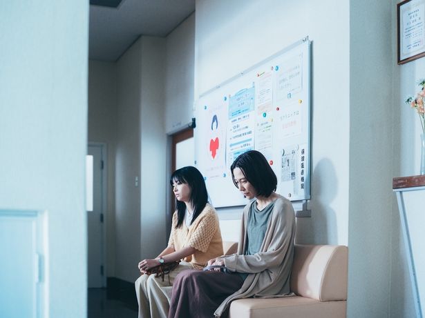 夫の不倫や娘との衝突に苦しむ井上志穂を演じる木村佳乃