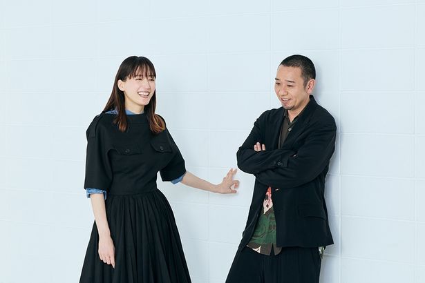 【写真を見る】『箱の中の羊』の撮影を思い出しながら、終始笑顔で質問に応えてくれた綾瀬はるかと大悟
