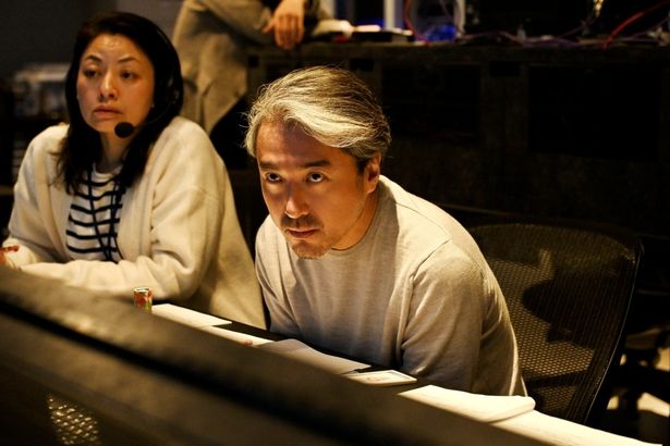 ムロツヨシの妙演により圧倒的存在感を見せる、番組総合演出の坂田康彦