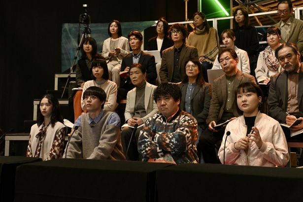 準決勝で敗退したクイズプレイヤーたちと共に検証が進んでいく