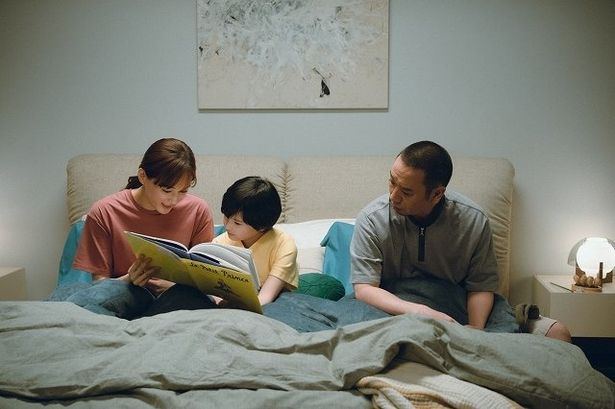 息子を亡くした夫婦が、息子の姿をしたヒューマノイドを迎え入れる『箱の中の羊』 