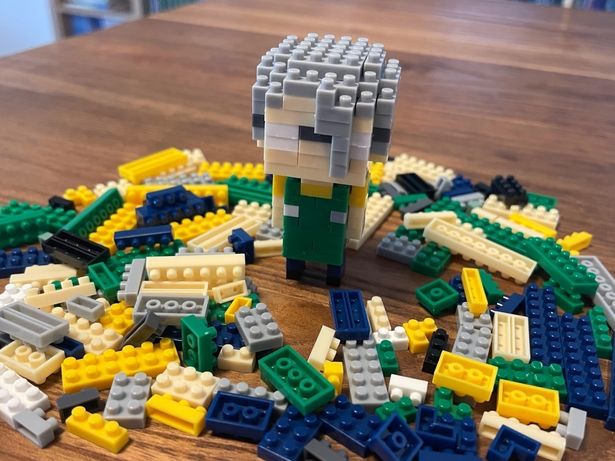 パーツが余るので、残り物でフィギュアのベースなども作ることができる