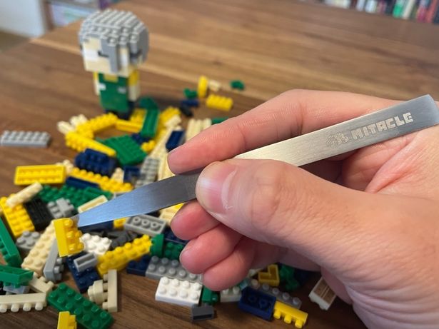 専用の「ブロック組立専用ピンセット ロゴ入り」もあると便利！