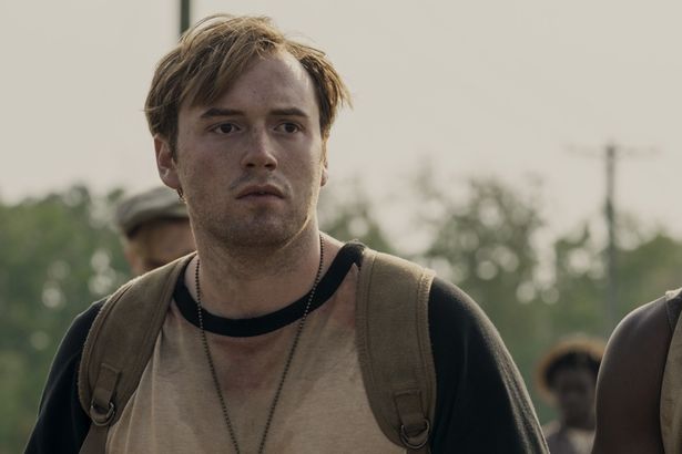 スティーヴン・キング原作『ロングウォーク』期待の新星が集結！極限状況を記録したメイキング映像＆若手キャストを収めたキャラ写真