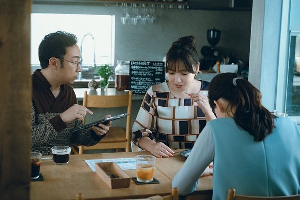 角田晃広と野呂佳代は建築家の音々に依頼をする夫婦役で出演