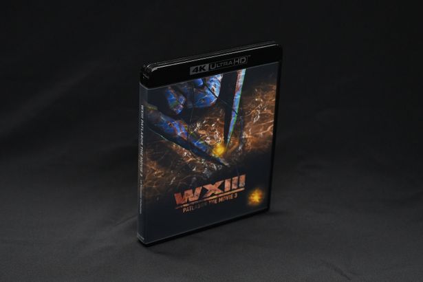 本編ディスクは4K UHD Blu-rayとBlu-rayの2枚入り
