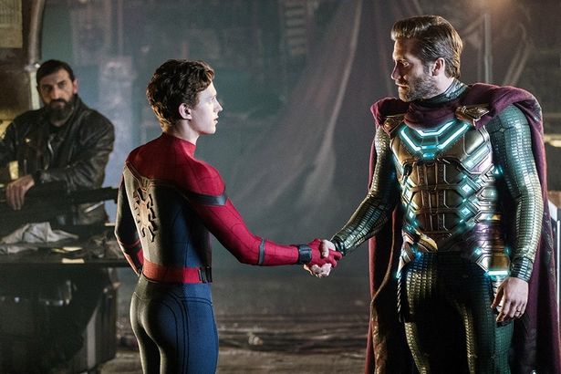 異世界から来たヒーロー、ミステリオを信頼するが…(『スパイダーマン：ファー・フロム・ホーム』)