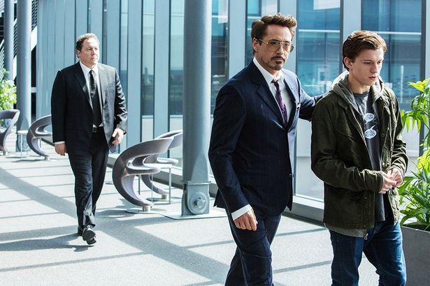 アイアンマンことトニー・スタークとは師弟の関係に(『スパイダーマン：ホームカミング』)