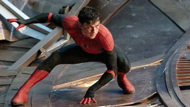 愛する人たちを救うため、つらい決断をするピーター(『スパイダーマン：ノー・ウェイ・ホーム』)