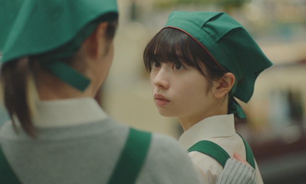 ずっと “脇役”として過ごしてきた大学生の“モブ子”こと田中信子を、桜田ひよりが演じる