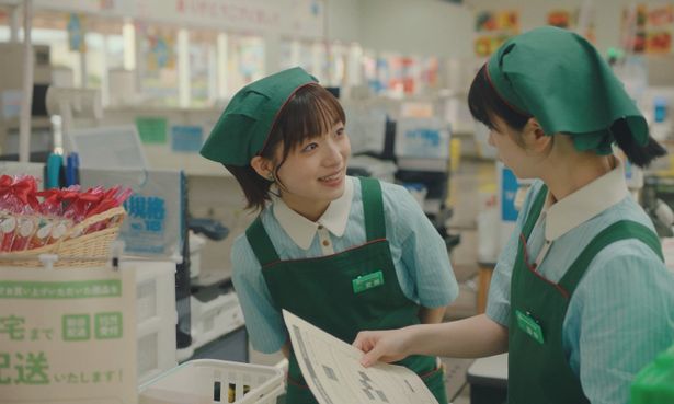 信子の背中を強引ながらも温かく押す後輩・安部を演じた早瀬憩
