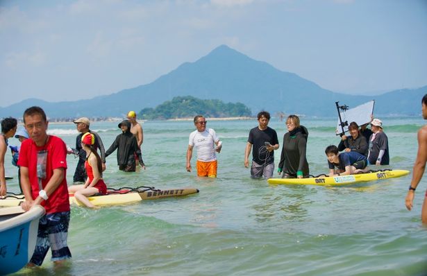【写真を見る】『ライフセーバー！』よりメイキング写真が解禁
