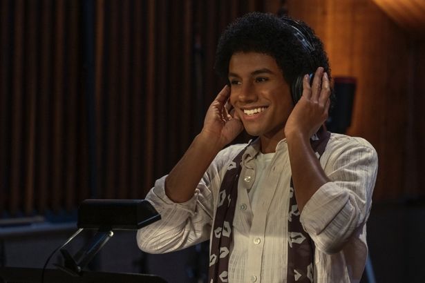 マイケルを演じるのは甥っ子に当たるジャファー・ジャクソン(『Michael／マイケル』)