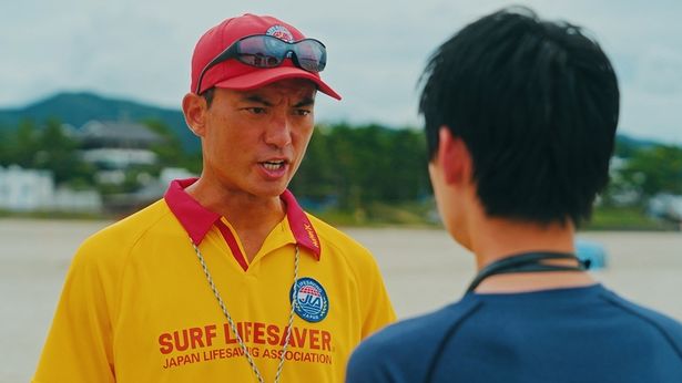徳重聡演じる若狭和田ライフセービングクラブのリーダー、立石