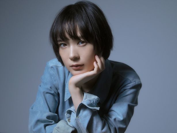 賀来とデイヴ監督に会った時点ですでに出演を決めていたと語る穂志