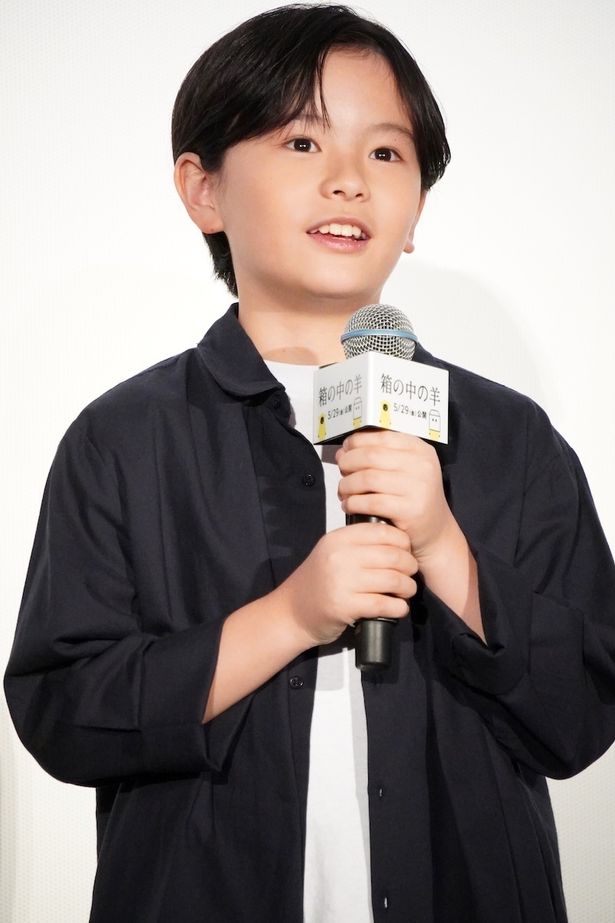 2人の息子である甲本翔と、その姿をしたヒューマノイドを演じた桒木里夢