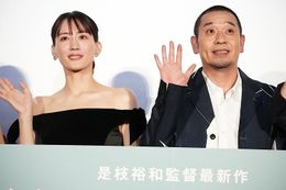 大悟、『箱の中の羊』初日舞台挨拶でも綾瀬はるかをエスコート！