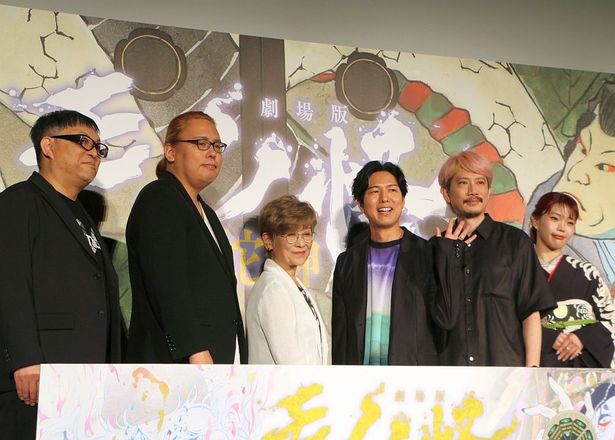 (左から)シリーズを牽引してきた中村健治総監督と本作の越田知明監督も登壇