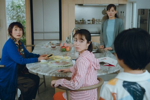 清野菜名と余貴美子は音々の妹と母役として出演
