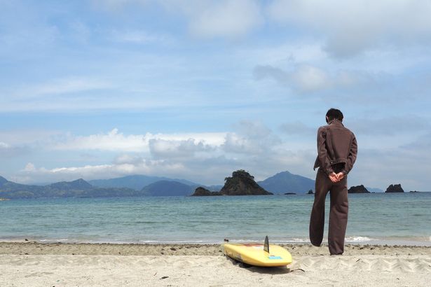 青い海、白い砂浜、人の温かさ…思い出をかみしめるように砂浜を歩いた、のせりん