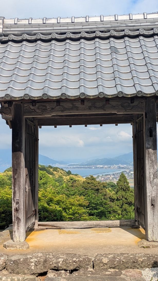 中山寺の本堂や金剛力士像は、国指定重要文化財に指定されている
