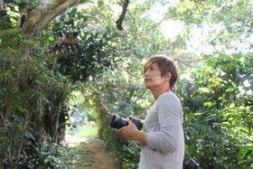 優しい表情と愁いを漂わせ、世界的に活躍する写真家・光を演じたGACKT