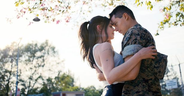 給付金が目的で移民の女性と偽装結婚する米軍兵士を演じた『パープル・ハート』