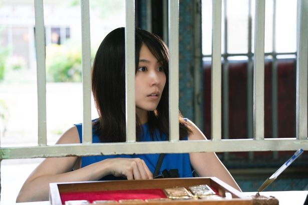 有村架純が演じるのは、夫の横領と解雇を知り借金を背負った二児の母・和歌子