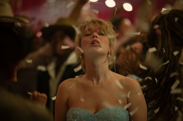 ジェニファー・ローレンスが孤独や重圧に追い詰められる主人公を熱演した『DIE MY LOVE／ダイ・マイ・ラブ』が4位