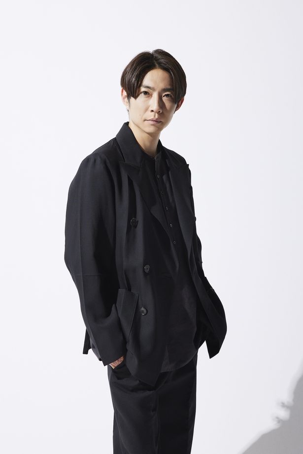 【写真を見る】主⼈公の⽮上を演じる相葉雅紀