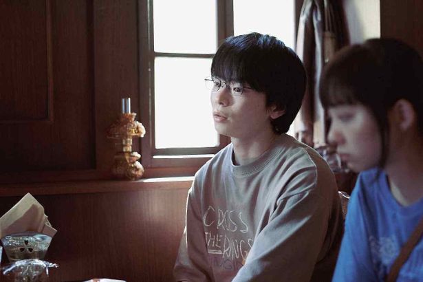 大学生の九十九賢(林裕太)らが織りなす四角関係が描かれる第2話