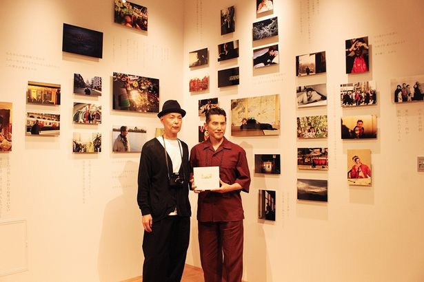 写真展「"awai" Masahiro Motoki × Kazuhiro Nakamura Photo Exhibition」に本木と中村が在廊