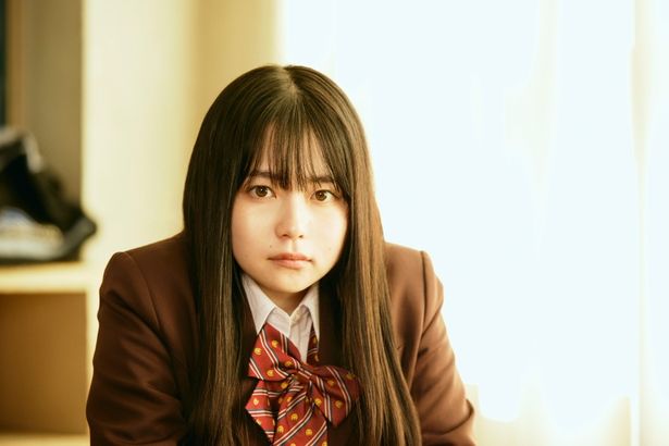 山田杏奈が演じるのは、引っ込み思案な女子高生の愛