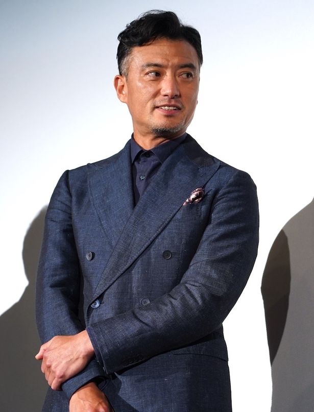 のせの話をうれしそうに聞く徳重