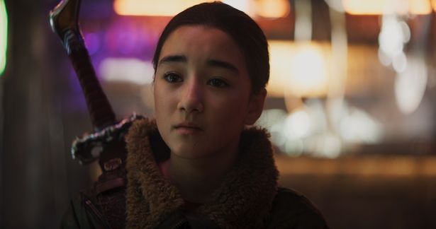 クレムに家族を奪われた異星人の少女ルーシー・メアリー・ノール(イヴ・リドリー)