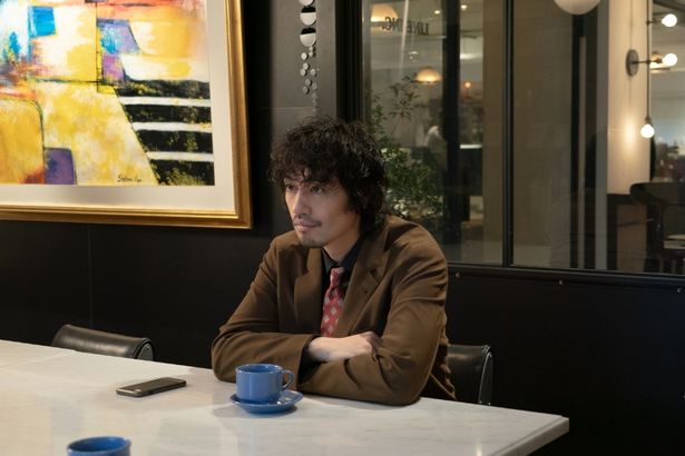 横領された金の返済を和歌子に迫る、高志の上司・田ノ上(斎藤工)