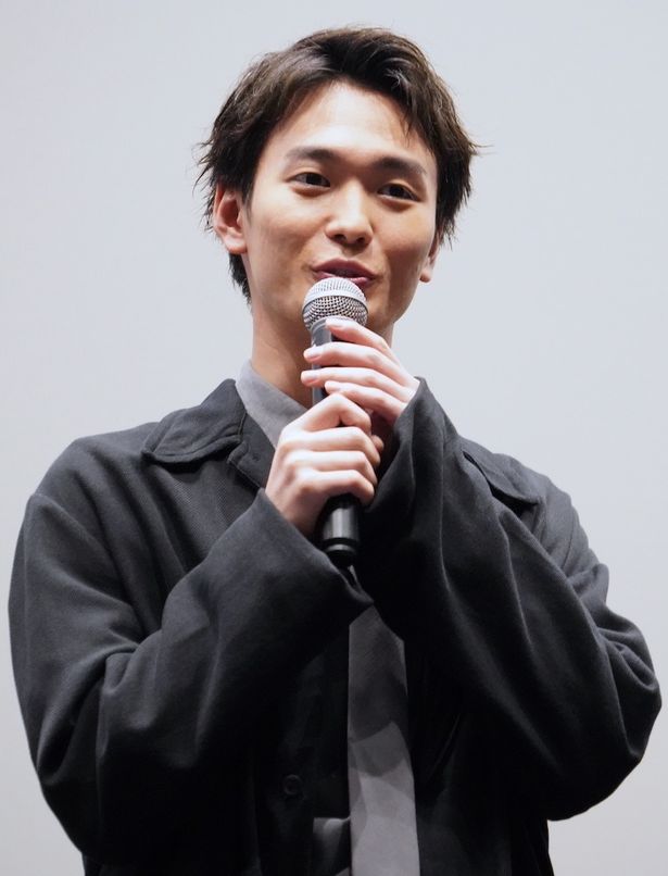 愛のクラスに転校生してきた優を演じた青木柚
