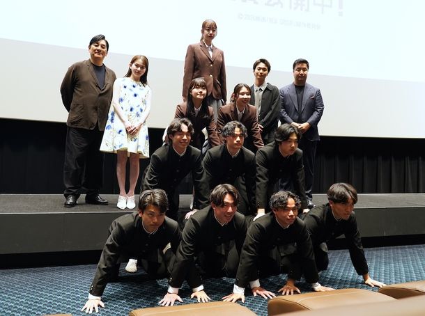 山田杏奈、青木柚、ピエール瀧、下津優太監督が組体操に襲われる！？映画『NEW GROUP』(公開中）の公開記念舞台挨拶が開催