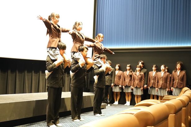 日本体育大学体操部の組体操パフォーマンス