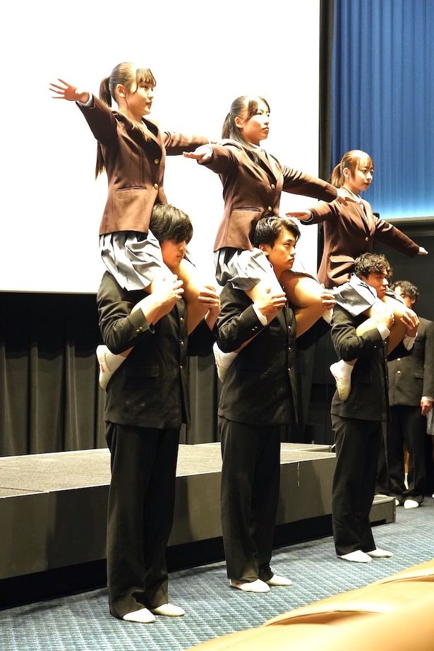 日本体育大学体操部の組体操パフォーマンス