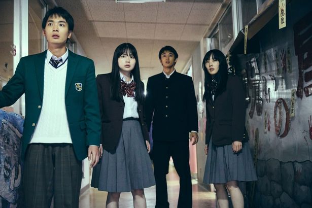 クラスメイトたちが“集団”へと導かれていくなか、愛たちはどのように立ち向かうのか