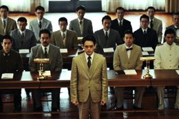 『開戦前夜』時代の空気に呑みこまれた若きエリートたちを映し出した場面写真