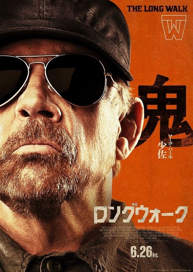 【写真を見る】競技を執り仕切るマーク・ハミル演じる少佐には「鬼」の字が