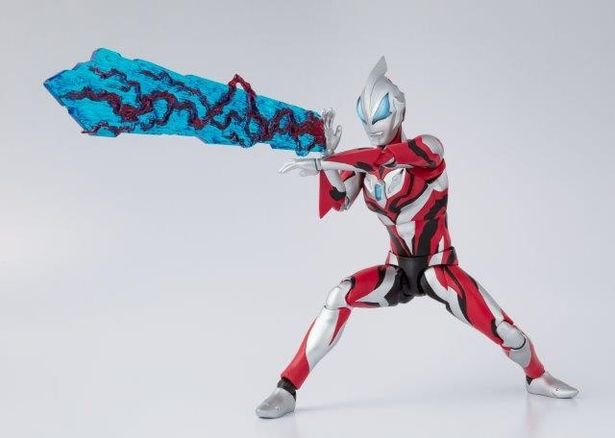 【写真を見る】ウルトラマンジード プリミティブの必殺技「レッキングバースト」も再現可能