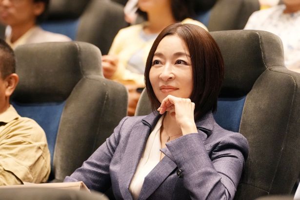 尾崎誠の2番目の妻、木村暁子役の真矢ミキ